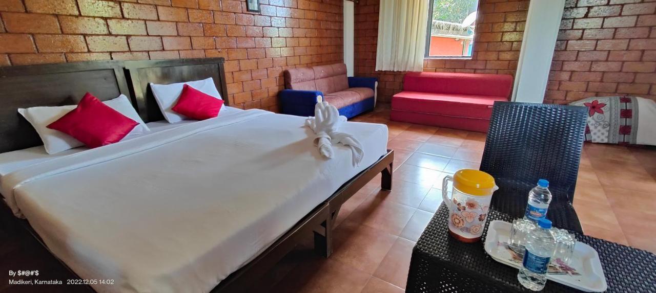 Pool Side Villa'S Of Coorg 马迪凯里 外观 照片