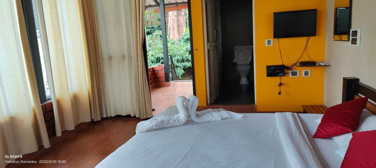 Pool Side Villa'S Of Coorg 马迪凯里 外观 照片